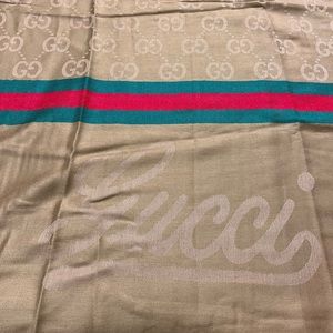 Gucci scarf 🧣